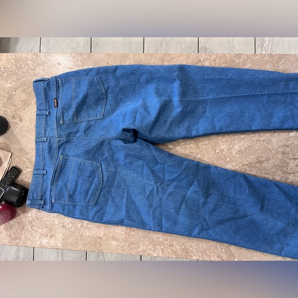 Wrangler dad jeans! Straight fit 38x32 does run a little small at waist - Picture 5 of 6